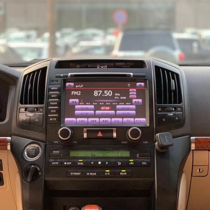 Подержанный Toyota Land Cruiser 200 Series Рестайлинг 1, 4.6 л, 2015 в Абу-Даби от Al Fajr Automobile showroom Белый цвет. GCC | AUTO.AE