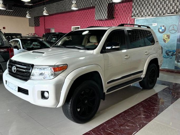 Used Toyota Land Cruiser 200 Series Facelift 1, 5.7 l, 2015 in Abu Dhabi by Speed Car Motors, White color. GCC Specs | AUTO.AE