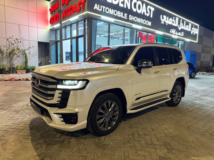 Used Toyota Land Cruiser 300 Series, 3.4 l, 2024 in Abu Dhabi by Golden coast automobile showroom, White color. GCC Specs | AUTO.AE