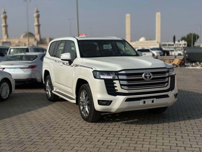 جديدة Toyota Land Cruiser السلسلة 300, 4.0 l, 2026 في في أبو ظبي من AL NOJOOM CARS، اللون أبيض.  | AUTO.AE | إعلان #257826