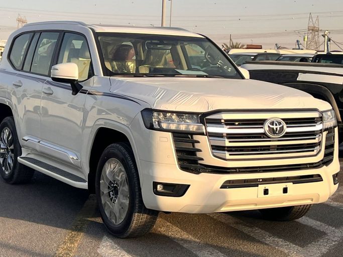 Новый Toyota Land Cruiser Twin Turbo 300 Series, 3.5 л, 2025 в Абу-Даби от AL NOJOOM CARS Белый цвет.  | AUTO.AE | Объявление #258089