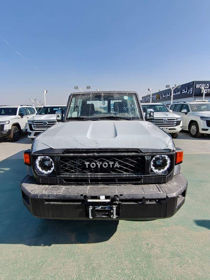 جديدة Toyota Land Cruiser 70 Series 70 Series Facelift 2, 2.8 l, 2025 في في أبو ظبي من AL NOJOOM CARS، اللون أسود.  | AUTO.AE | إعلان #258113