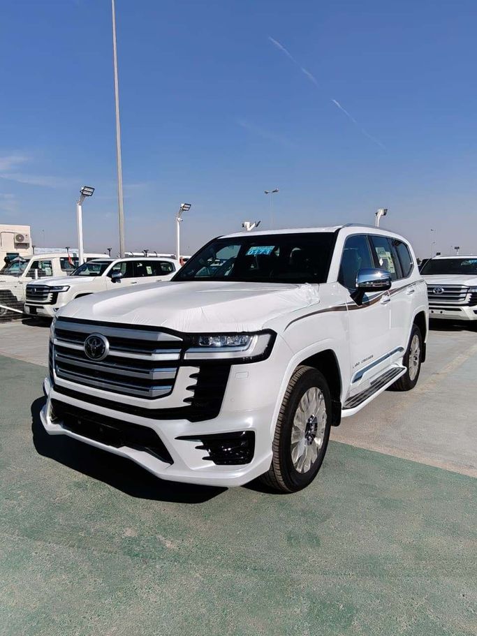 جديدة Toyota Land Cruiser Twin Turbo السلسلة 300, 3.5 l, 2026 في في أبو ظبي من AL NOJOOM CARS، اللون أبيض.  | AUTO.AE | إعلان #258114