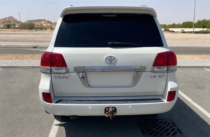 Подержанный Toyota Land Cruiser 200 Series, 5.7 л, 2011 в Абу-Даби Черный цвет. GCC | AUTO.AE | Объявление #260336
