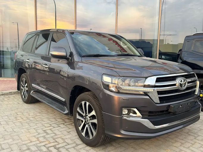 Подержанный Toyota Land Cruiser 200 Series Рестайлинг 2, 4.6 л, 2019 в ОАЭ, Абу-Даби от Super Class Cars Showroom Серый цвет. GCC | AUTO.AE | Объявление #275622