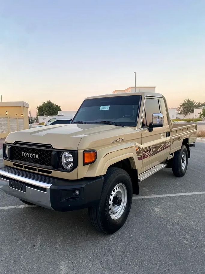 Used Toyota Land Cruiser 70 Series Facelift 2, 4.0 l, 2024 in UAE, Abu Dhabi by F1 Lebanon vehicle Trading, Beige color. GCC Specs | AUTO.AE | Listing #275678