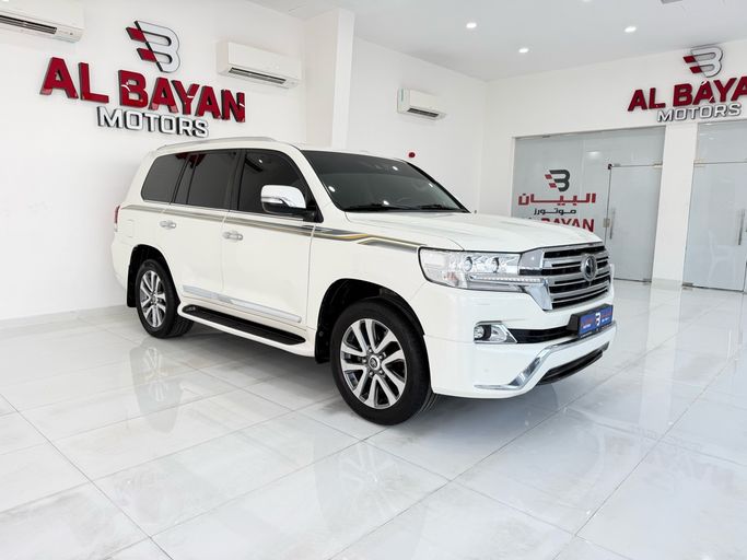 Used ⁦Toyota Land Cruiser 200 Series Facelift 2, 5.7 l, 2018⁩ in UAE, Abu Dhabi by Al Bayan Motors, White color. GCC Specs | AUTO.AE | Listing #288676
