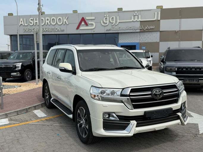 Подержанный ⁦Toyota Land Cruiser 200 Series Рестайлинг 2, 5.7 л, 2020⁩ в ОАЭ, Абу-Даби от Al Shorook Used Car Exhibition Белый цвет. GCC | AUTO.AE | Объявление #289177