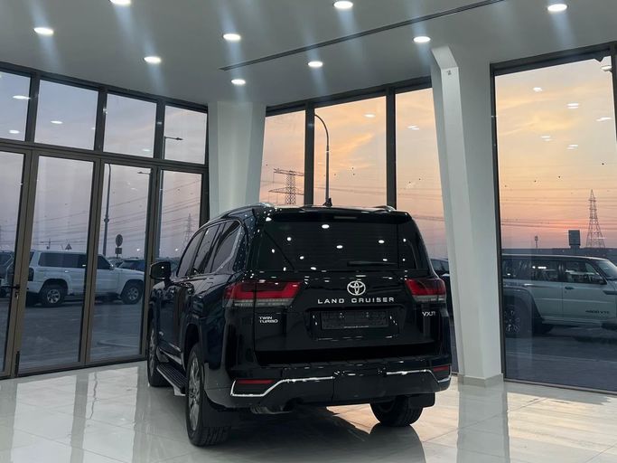 مستعملة Toyota Land Cruiser Twin Turbo السلسلة 300، 3.5 لتر، 2022 في الإمارات، أبوظبي من The One Motors، اللون أسود. مواصفات الخليج | AUTO.AE | إعلان #295620 — صورة 21 من 23