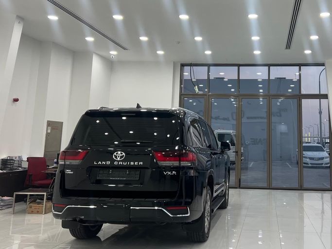 مستعملة Toyota Land Cruiser Twin Turbo السلسلة 300، 3.5 لتر، 2022 في الإمارات، أبوظبي من The One Motors، اللون أسود. مواصفات الخليج | AUTO.AE | إعلان #295620 — صورة 22 من 23