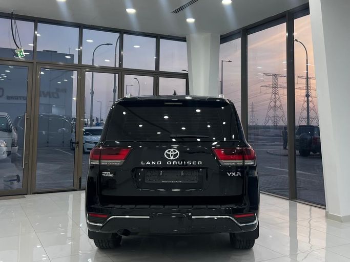 مستعملة Toyota Land Cruiser Twin Turbo السلسلة 300، 3.5 لتر، 2022 في الإمارات، أبوظبي من The One Motors، اللون أسود. مواصفات الخليج | AUTO.AE | إعلان #295620 — صورة 23 من 23