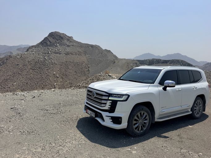 مستعملة Toyota Land Cruiser Twin Turbo السلسلة 300، 3.5 لتر، 2024 في الإمارات، أبوظبي، اللون أبيض. مواصفات الخليج | AUTO.AE | إعلان #295621 — صورة 2 من 2