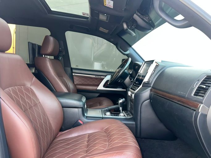 مستعملة Toyota Land Cruiser 200 Series 200 Series Facelift 2، 5.7 لتر، 2018 في الإمارات، أبوظبي من The One Motors، اللون أبيض. مواصفات الخليج | AUTO.AE | إعلان #295622 — صورة 11 من 20