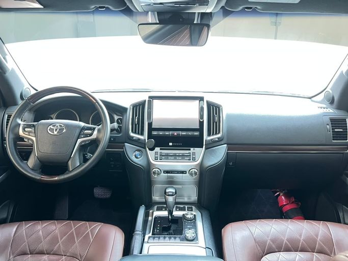 مستعملة Toyota Land Cruiser 200 Series 200 Series Facelift 2، 5.7 لتر، 2018 في الإمارات، أبوظبي من The One Motors، اللون أبيض. مواصفات الخليج | AUTO.AE | إعلان #295622 — صورة 13 من 20