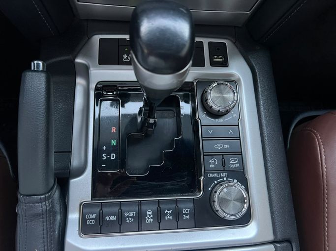 مستعملة Toyota Land Cruiser 200 Series 200 Series Facelift 2، 5.7 لتر، 2018 في الإمارات، أبوظبي من The One Motors، اللون أبيض. مواصفات الخليج | AUTO.AE | إعلان #295622 — صورة 16 من 20