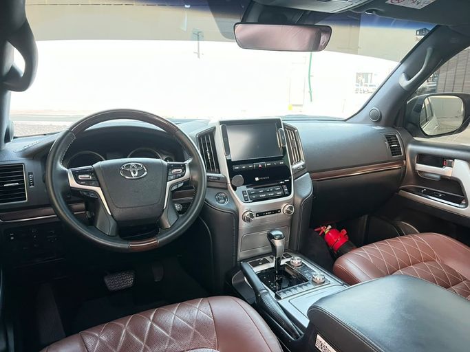 مستعملة Toyota Land Cruiser 200 Series 200 Series Facelift 2، 5.7 لتر، 2018 في الإمارات، أبوظبي من The One Motors، اللون أبيض. مواصفات الخليج | AUTO.AE | إعلان #295622 — صورة 10 من 20
