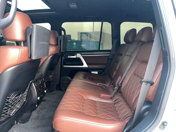 مستعملة Toyota Land Cruiser 200 Series 200 Series Facelift 2، 5.7 لتر، 2018 في الإمارات، أبوظبي من The One Motors، اللون أبيض. مواصفات الخليج | AUTO.AE | إعلان #295622 — صورة 17 من 20