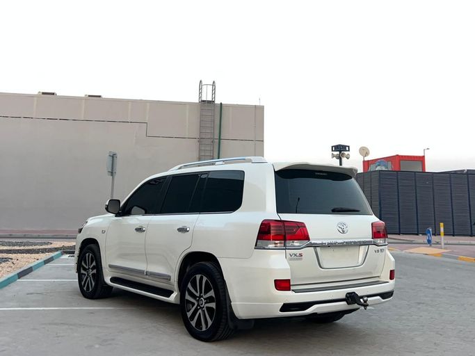 مستعملة Toyota Land Cruiser 200 Series 200 Series Facelift 2، 5.7 لتر، 2018 في الإمارات، أبوظبي من The One Motors، اللون أبيض. مواصفات الخليج | AUTO.AE | إعلان #295622 — صورة 18 من 20