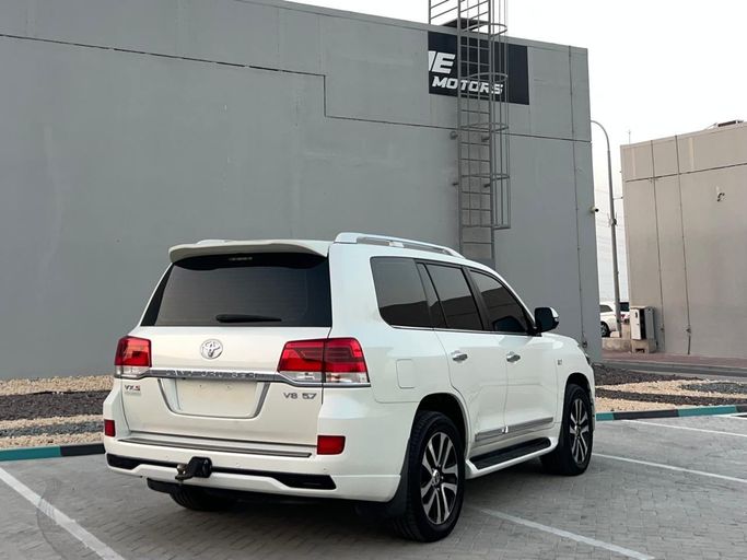 مستعملة Toyota Land Cruiser 200 Series 200 Series Facelift 2، 5.7 لتر، 2018 في الإمارات، أبوظبي من The One Motors، اللون أبيض. مواصفات الخليج | AUTO.AE | إعلان #295622 — صورة 19 من 20