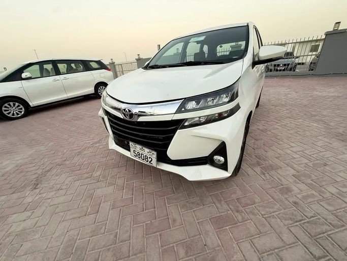 مستعملة Toyota Rush ثانياً, 1.5 l, 2020 في في أبو ظبي من Al Asad Automobile Showroom، اللون أبيض. مواصفات الخليج | AUTO.AE