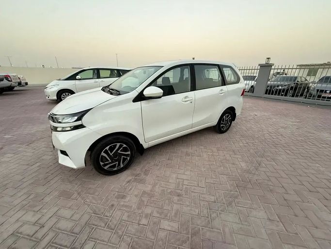 مستعملة Toyota Rush ثانياً, 1.5 l, 2020 في في أبو ظبي من Al Asad Automobile Showroom، اللون أبيض. مواصفات الخليج | AUTO.AE
