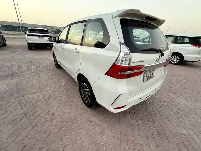 مستعملة Toyota Rush ثانياً, 1.5 l, 2020 في في أبو ظبي من Al Asad Automobile Showroom، اللون أبيض. مواصفات الخليج | AUTO.AE