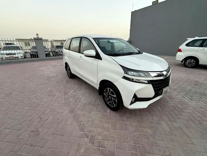 مستعملة Toyota Rush ثانياً, 1.5 l, 2020 في في أبو ظبي من Al Asad Automobile Showroom، اللون أبيض. مواصفات الخليج | AUTO.AE
