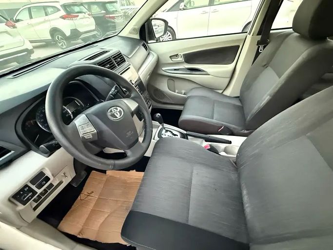 مستعملة Toyota Rush ثانياً, 1.5 l, 2020 في في أبو ظبي من Al Asad Automobile Showroom، اللون أبيض. مواصفات الخليج | AUTO.AE