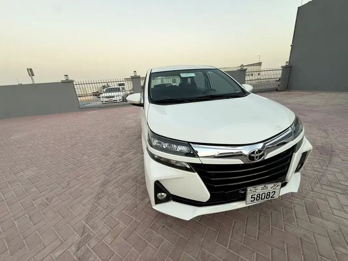 مستعملة Toyota Rush ثانياً, 1.5 l, 2020 في في أبو ظبي من Al Asad Automobile Showroom، اللون أبيض. مواصفات الخليج | AUTO.AE