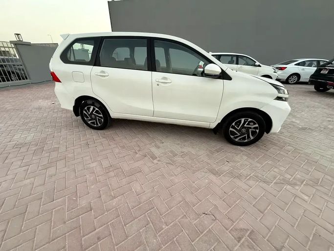 مستعملة Toyota Rush ثانياً, 1.5 l, 2020 في في أبو ظبي من Al Asad Automobile Showroom، اللون أبيض. مواصفات الخليج | AUTO.AE