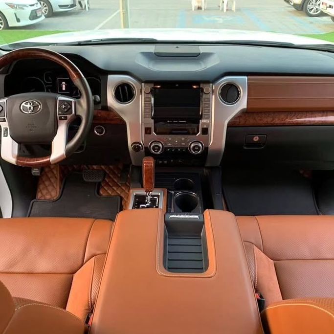 Used Toyota Tundra II Facelift, 5.7 l, 2021 in Abu Dhabi by Al Fajr Automobile showroom, White color. GCC Specs | AUTO.AE