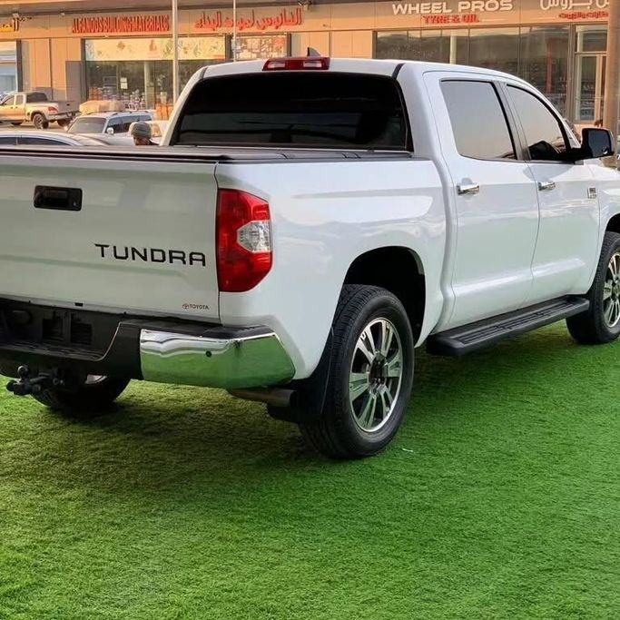 Used Toyota Tundra II Facelift, 5.7 l, 2021 in Abu Dhabi by Al Fajr Automobile showroom, White color. GCC Specs | AUTO.AE
