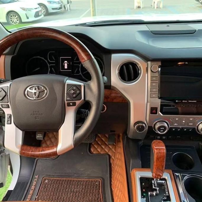 Used Toyota Tundra II Facelift, 5.7 l, 2021 in Abu Dhabi by Al Fajr Automobile showroom, White color. GCC Specs | AUTO.AE