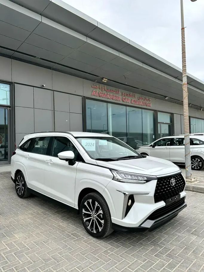 Новый Toyota Veloz, 1.5 л, 2024 в Абу-Даби от Al saada cars exibition Белый цвет. GCC | AUTO.AE