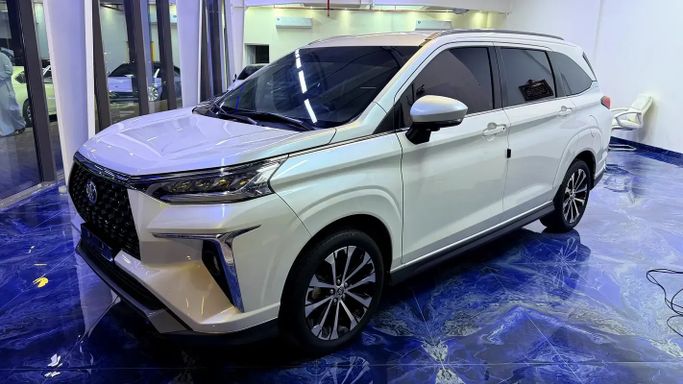 Подержанный Toyota Veloz, 1.5 л, 2024 в ОАЭ, Абу-Даби от Al Fateh Used Automobiles Showroom Белый цвет. GCC | AUTO.AE | Объявление #274297
