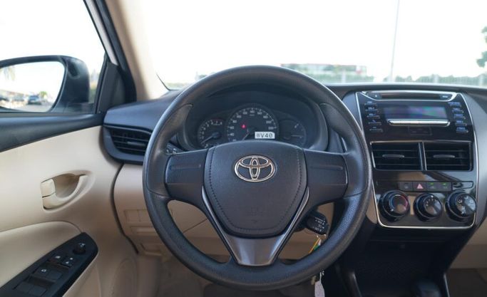 Used Toyota Yaris XP150 Facelift, 1.5 l, 2022 in Abu Dhabi by Advantage Motors, White color. GCC Specs | AUTO.AE