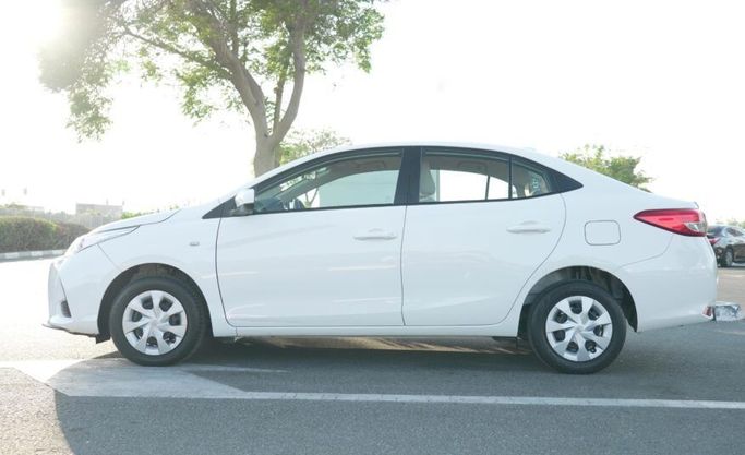 Used Toyota Yaris XP150 Facelift, 1.5 l, 2022 in Abu Dhabi by Advantage Motors, White color. GCC Specs | AUTO.AE