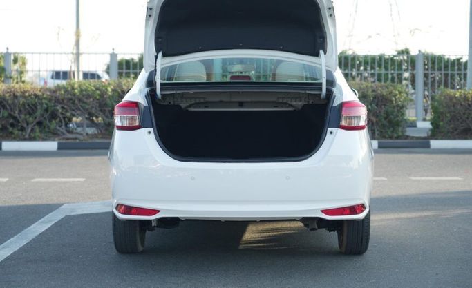 Used Toyota Yaris XP150 Facelift, 1.5 l, 2022 in Abu Dhabi by Advantage Motors, White color. GCC Specs | AUTO.AE