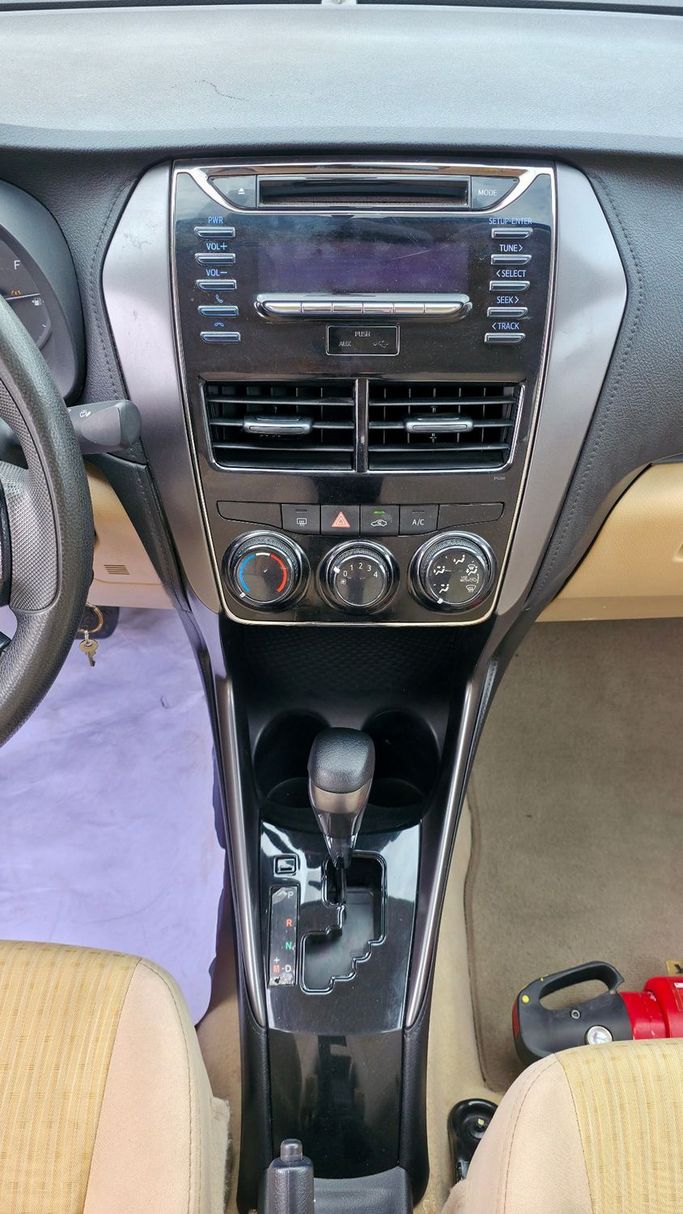 Used Toyota Yaris XP150 Facelift, 1.5 l, 2022 in Abu Dhabi, White color. GCC Specs | AUTO.AE