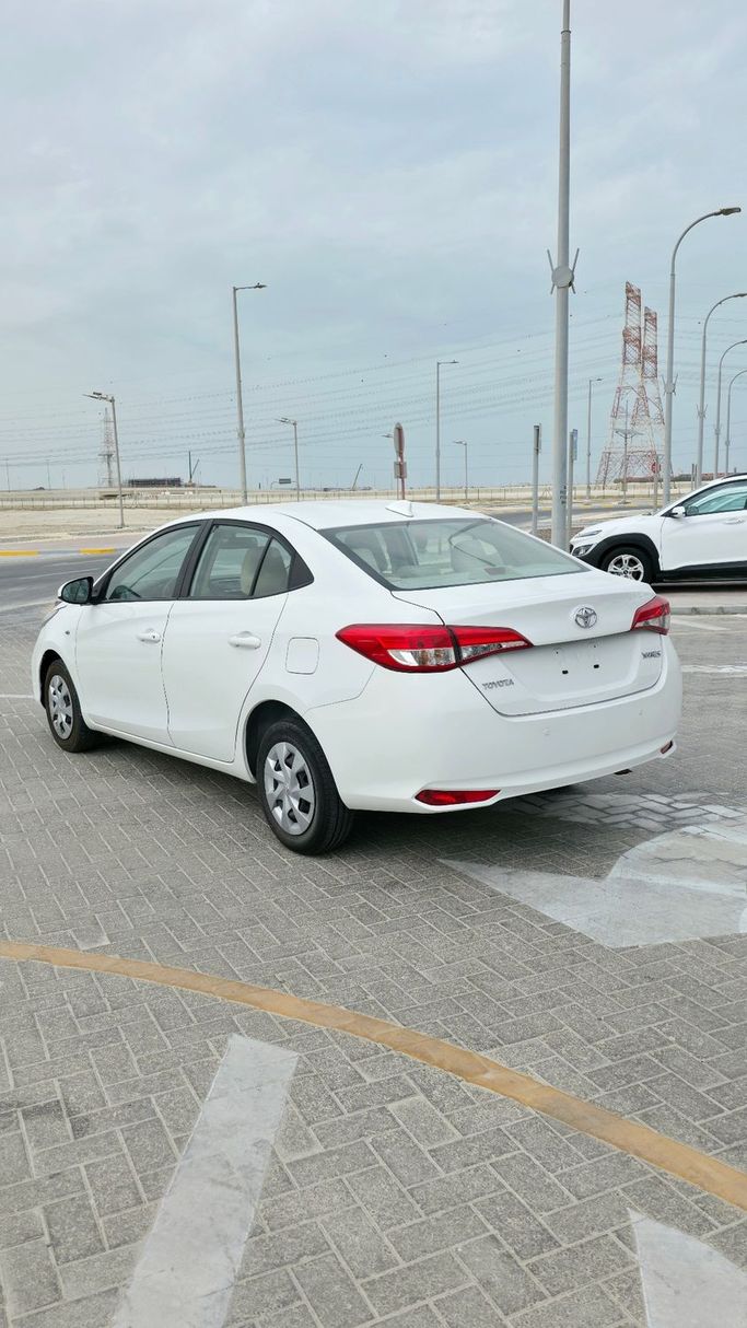 Used Toyota Yaris XP150 Facelift, 1.5 l, 2022 in Abu Dhabi, White color. GCC Specs | AUTO.AE