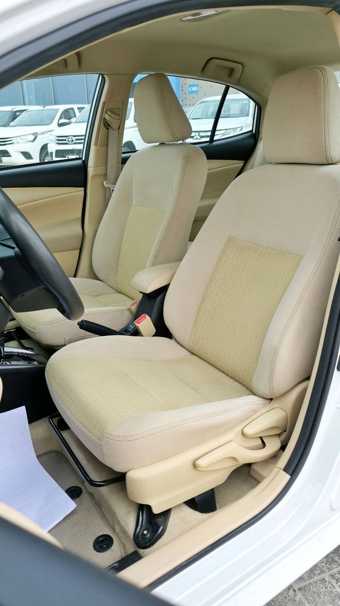 Used Toyota Yaris XP150 Facelift, 1.5 l, 2022 in Abu Dhabi, White color. GCC Specs | AUTO.AE