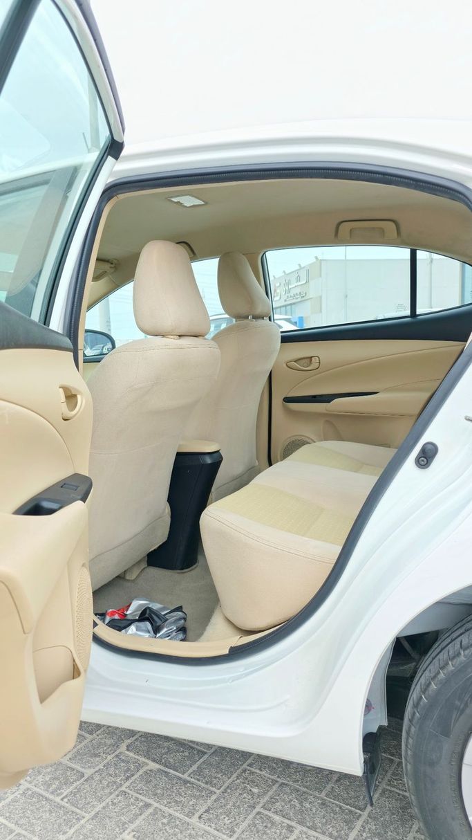 Used Toyota Yaris XP150 Facelift, 1.5 l, 2022 in Abu Dhabi, White color. GCC Specs | AUTO.AE