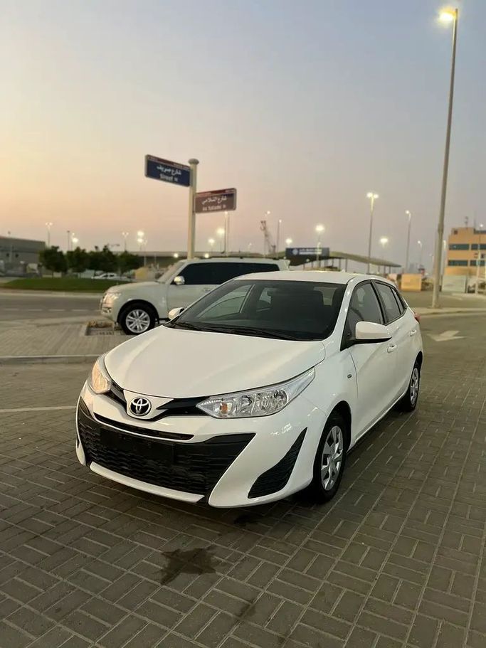 Used Toyota Yaris IV, 1.5 l, 2020 in Abu Dhabi by Smart Motors Car Trading, White color. GCC Specs | AUTO.AE