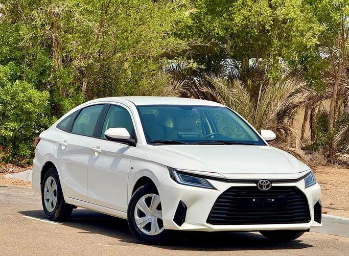 مستعملة Toyota Yaris IV (AC100), 1.5 l, 2024 في في الإمارات, أبوظبي من Perfect Automobiles، اللون أبيض. مواصفات الخليج | AUTO.AE | إعلان #282004