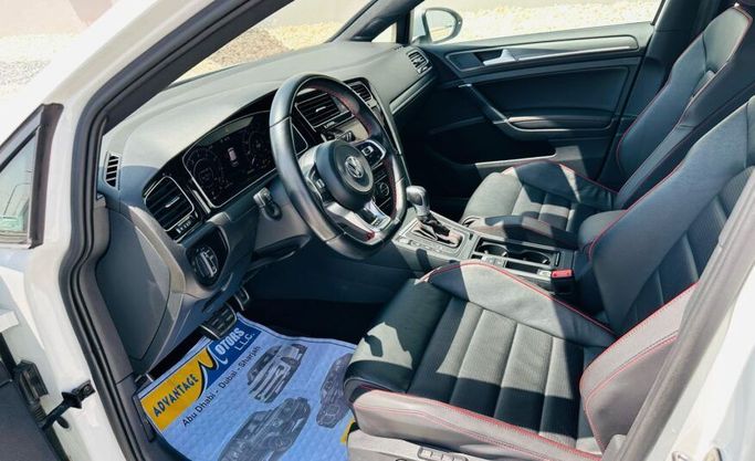 Подержанный Volkswagen Golf GTI VII Рестайлинг, 2.0 л, 2019 в Абу-Даби от Advantage Motors Белый цвет. GCC | AUTO.AE