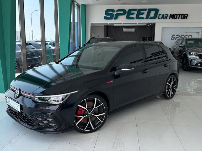 Подержанный Volkswagen Golf GTI VIII, 2.0 л, 2023 в Абу-Даби от Speed Car Motors Черный цвет.  | AUTO.AE
