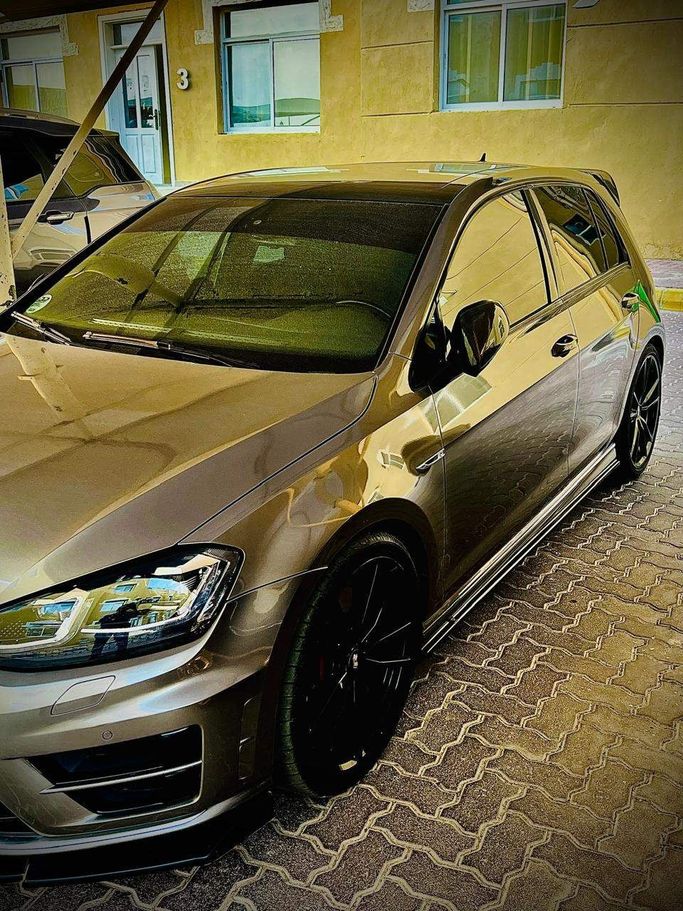 مستعملة Volkswagen Golf R سابعاً, 2.0 l, 2016 في في أبو ظبي، اللون رمادي. مواصفات الخليج | AUTO.AE