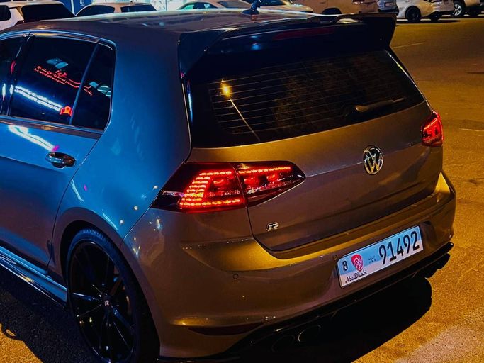 مستعملة Volkswagen Golf R سابعاً, 2.0 l, 2016 في في أبو ظبي، اللون رمادي. مواصفات الخليج | AUTO.AE