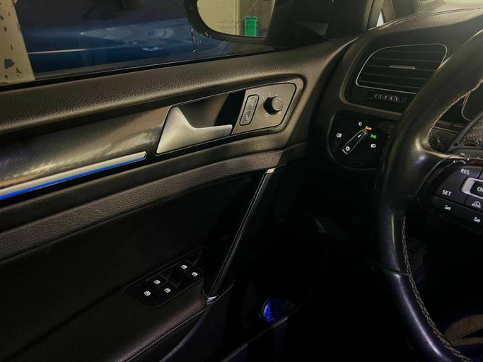 مستعملة Volkswagen Golf R سابعاً, 2.0 l, 2016 في في أبو ظبي، اللون رمادي. مواصفات الخليج | AUTO.AE