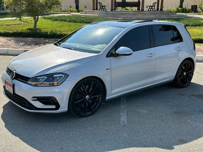 Used Volkswagen Golf R VII Facelift, 2.0 l, 2018 in Abu Dhabi by Speed Car Motors, White color.  | AUTO.AE